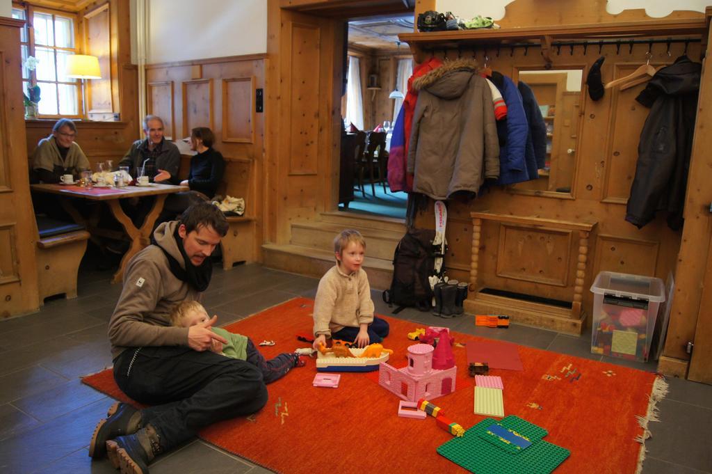 Hotel Weisses Kreuz Bergün Eksteriør billede