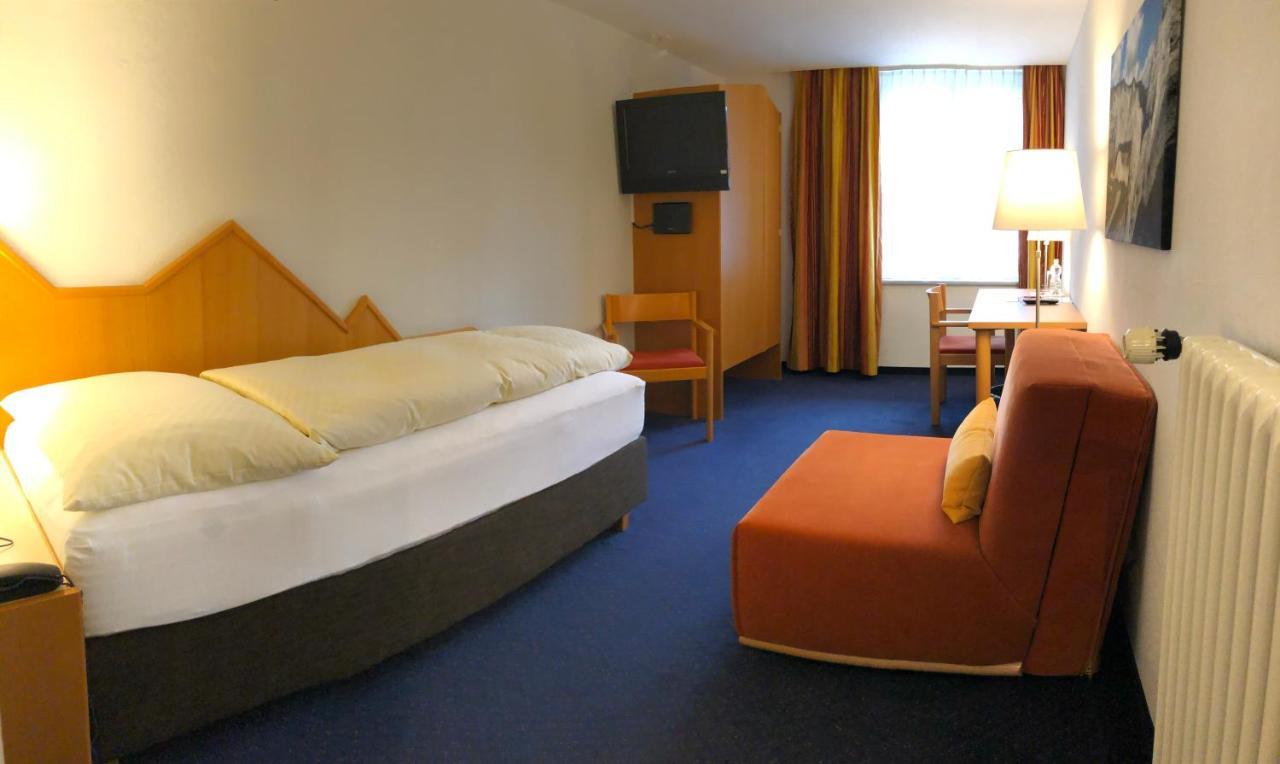 Hotel Weisses Kreuz Bergün Eksteriør billede