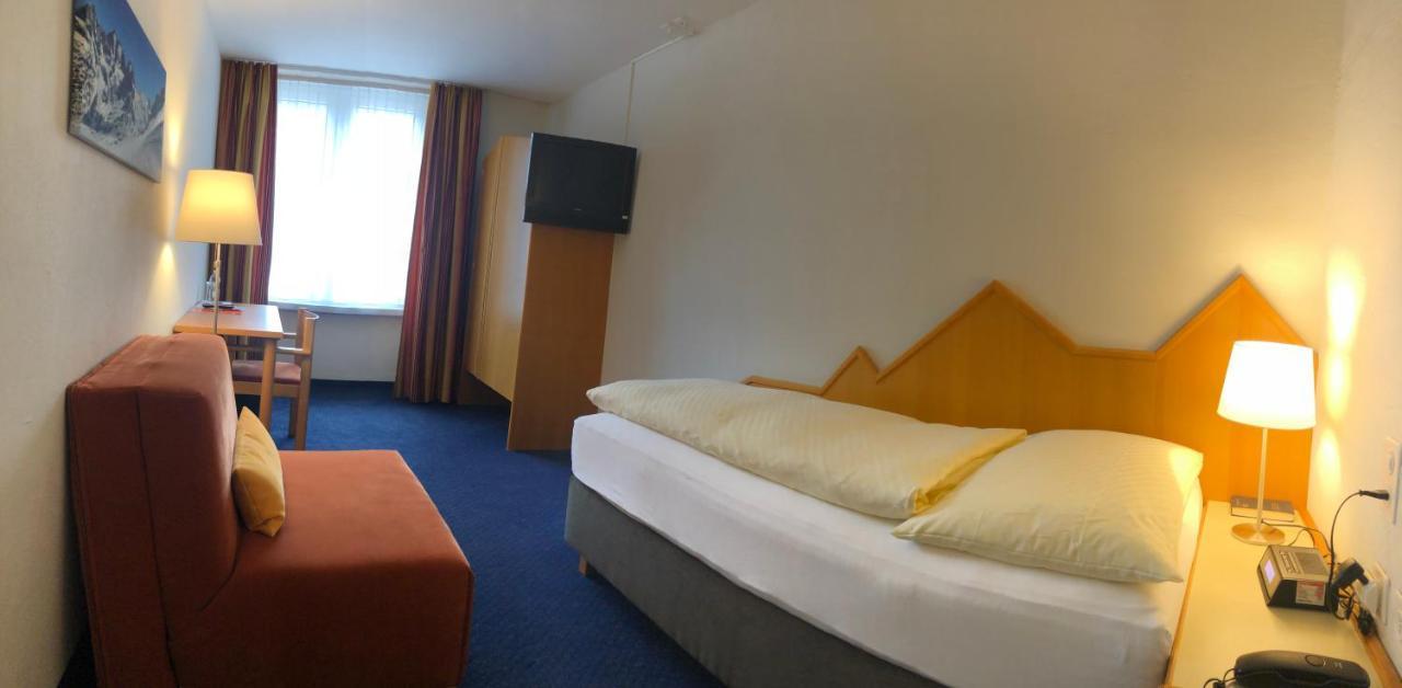Hotel Weisses Kreuz Bergün Eksteriør billede