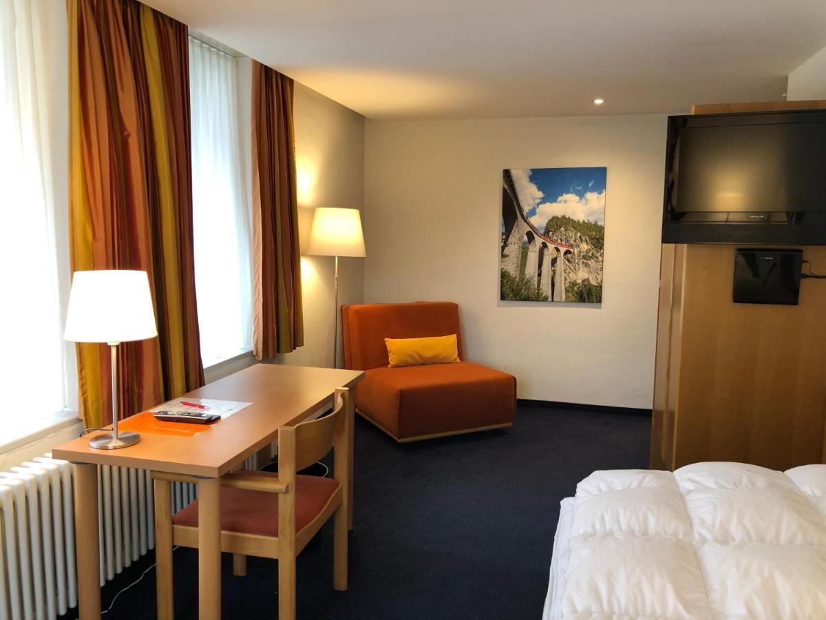 Hotel Weisses Kreuz Bergün Eksteriør billede