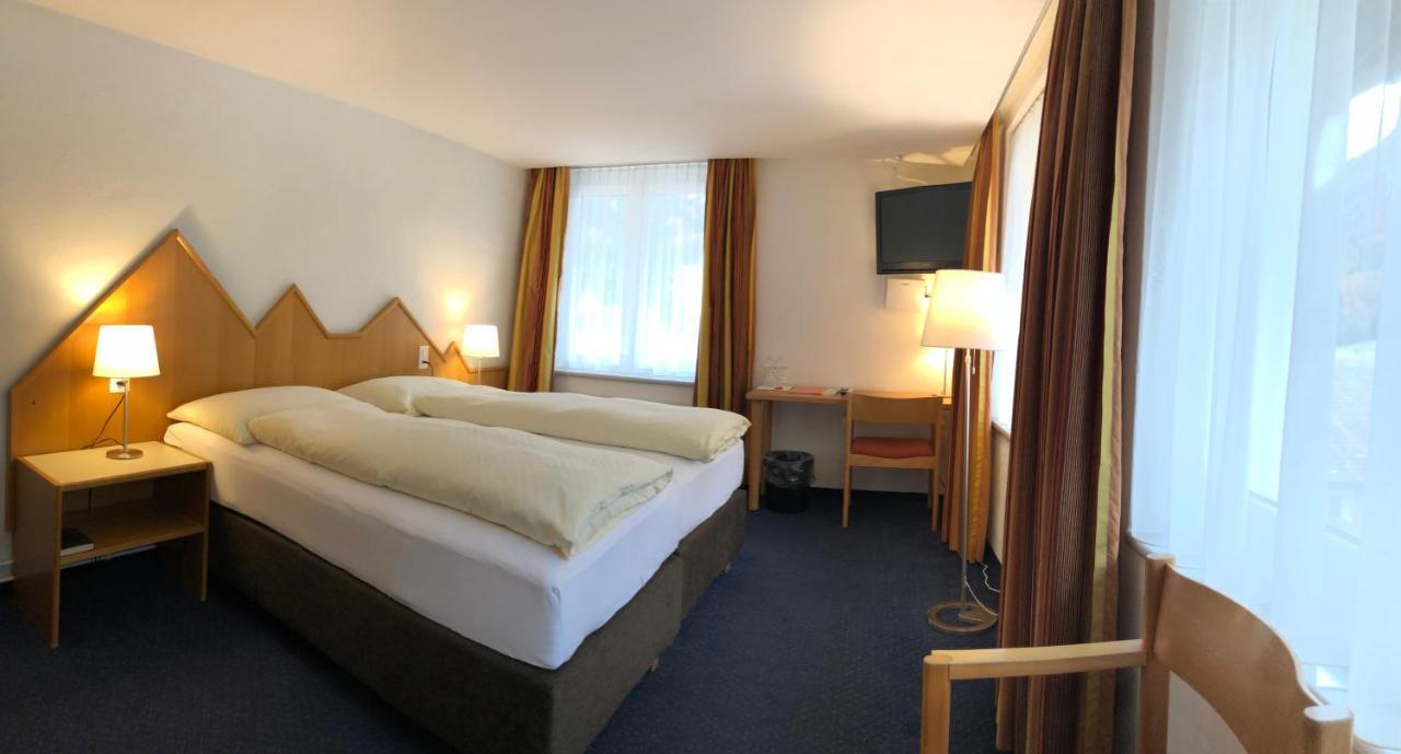 Hotel Weisses Kreuz Bergün Eksteriør billede