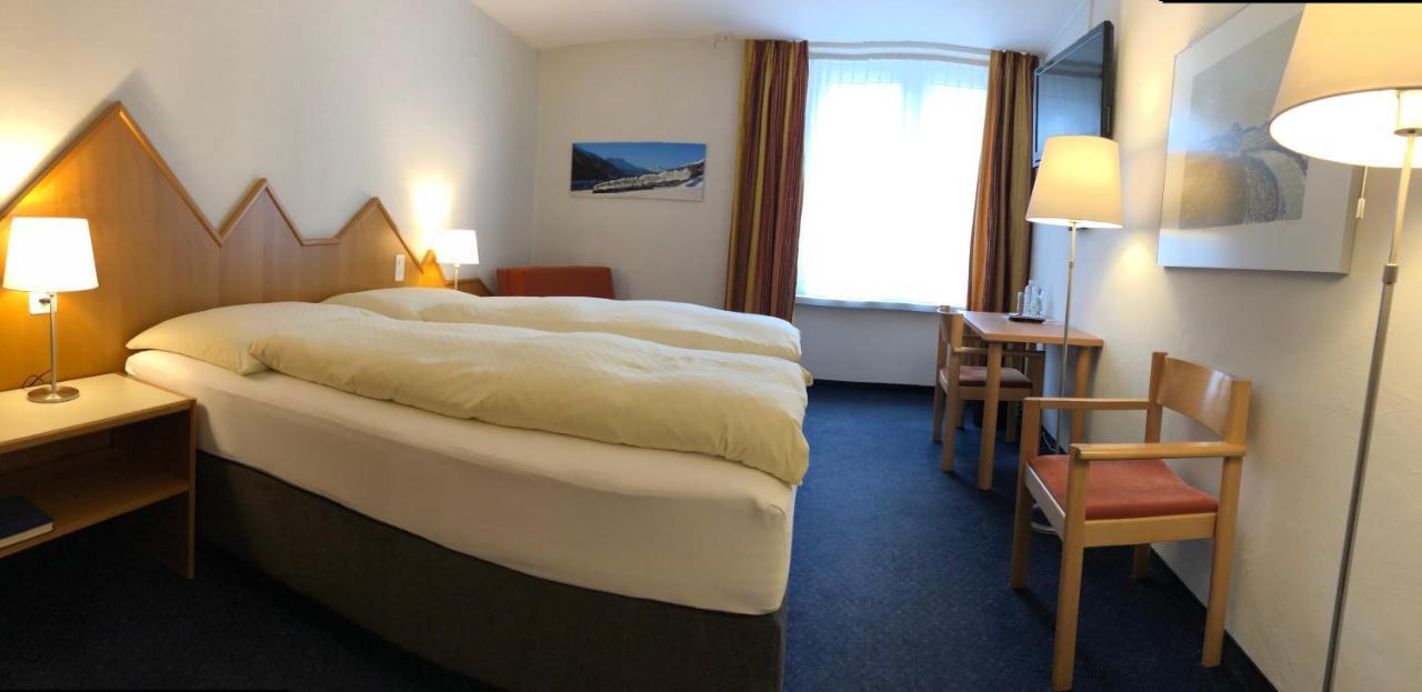 Hotel Weisses Kreuz Bergün Eksteriør billede
